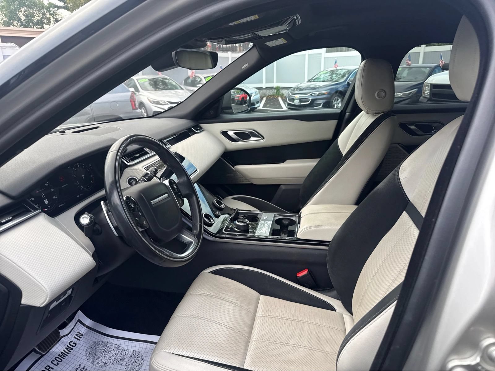 Used 2019 Land Rover Range Rover Velar R-Dynamic SE AWD/4WD image 9