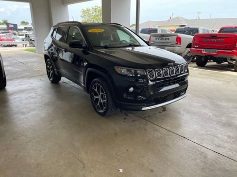 Used 2024 Jeep Compass Limited AWD/4WD image 4