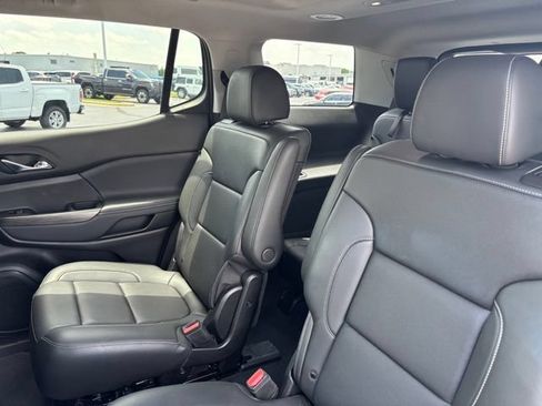 Used 2023 GMC Acadia SLT w/ Preferred Package FWD image 13