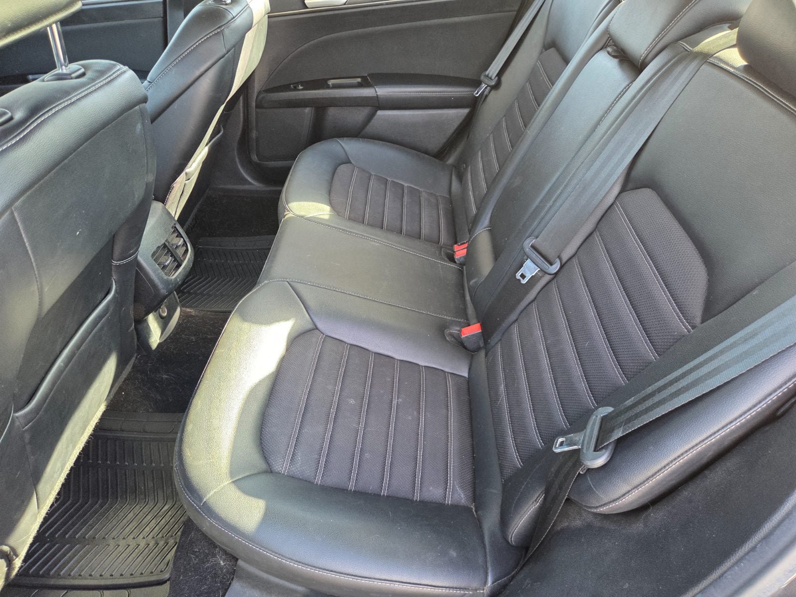 Used 2017 Ford Fusion SE w/ Equipment Group 201A FWD image 9