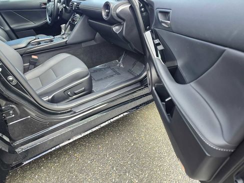 Certified 2025 Lexus IS 300 F Sport image 10