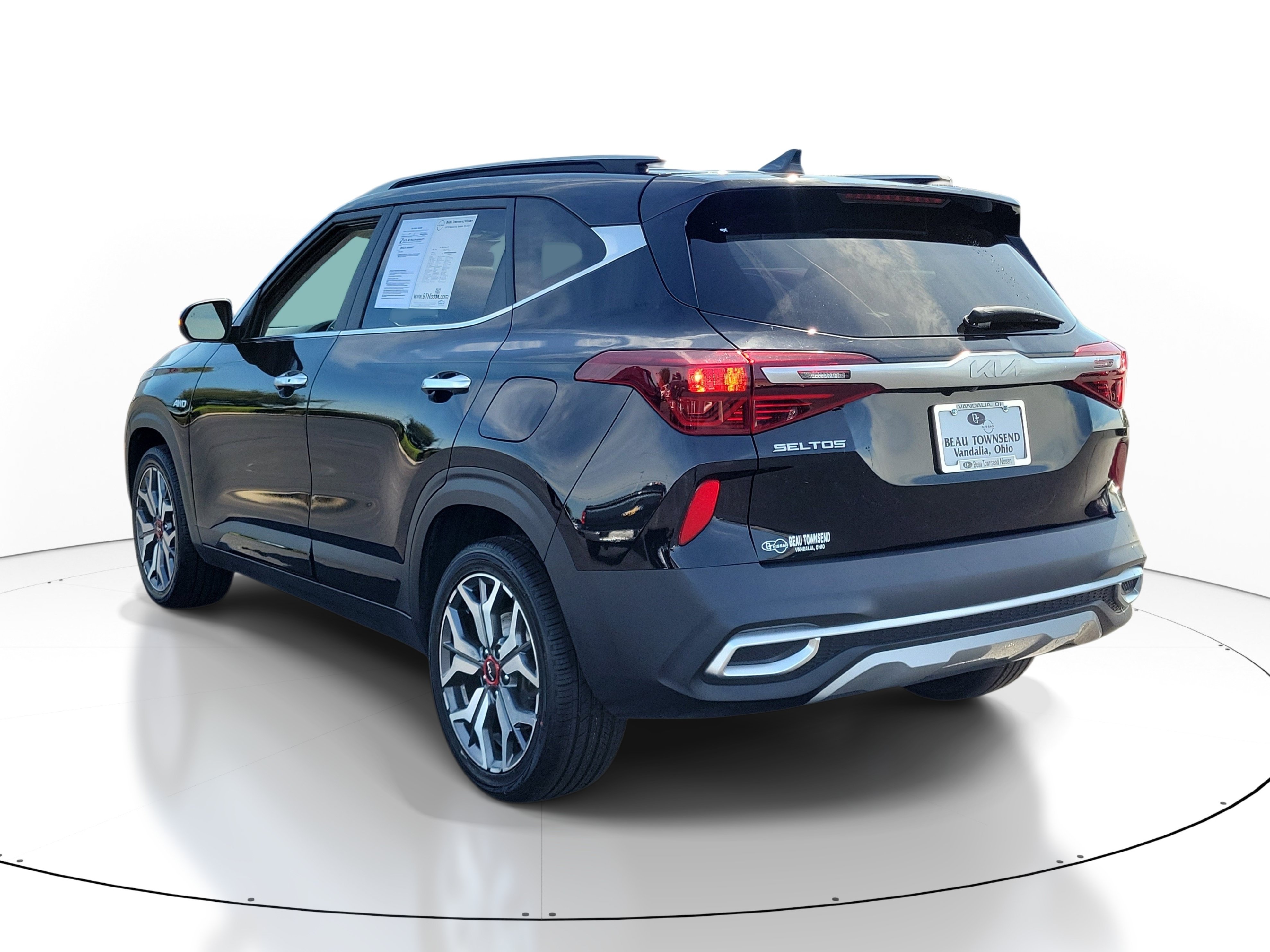Used 2023 Kia Seltos SX w/ SX Sunroof Package AWD/4WD image 3