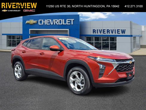 Used 2024 Chevrolet Trax LS w/ LS Convenience Package FWD image 1