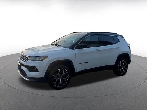 Used 2025 Jeep Compass Limited image 7