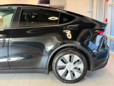 Used 2021 Tesla Model Y Long Range AWD/4WD image 9