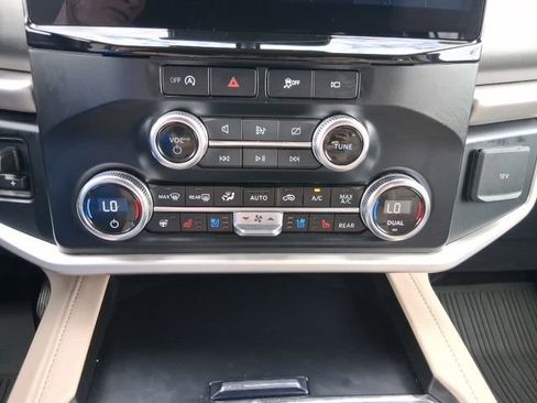 Used 2024 Ford Expedition Max XLT AWD/4WD image 25