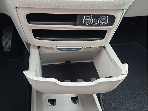 Used 2023 Chrysler Voyager LX FWD image 19