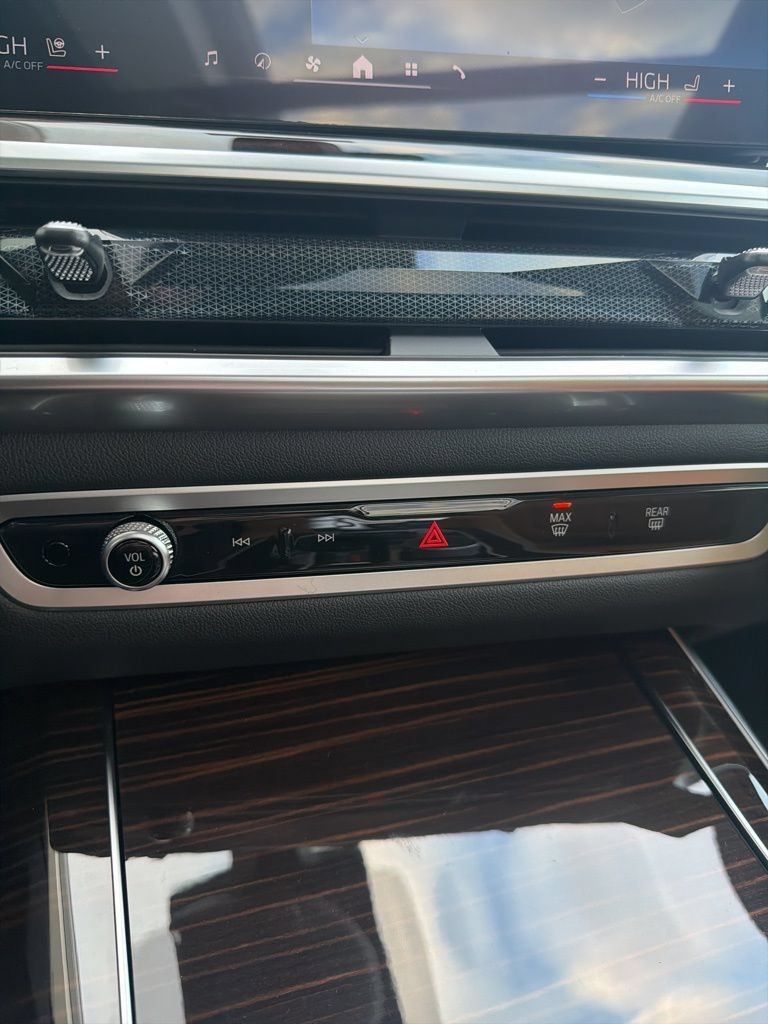 New 2026 BMW X7 M60i AWD/4WD image 86