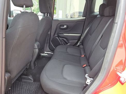 Used 2023 Jeep Renegade Latitude AWD/4WD image 11