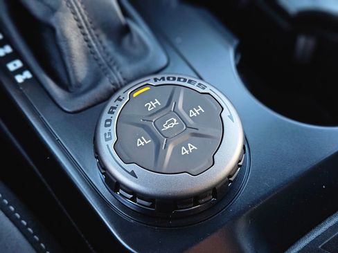 Used 2025 Ford Bronco Badlands image 21