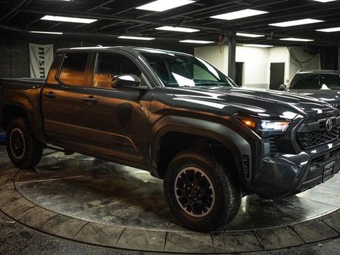 Used 2024 Toyota Tacoma TRD Off-Road image 5