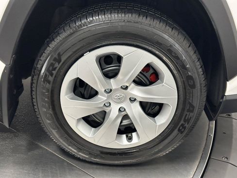 Used 2023 Toyota RAV4 LE AWD/4WD image 17