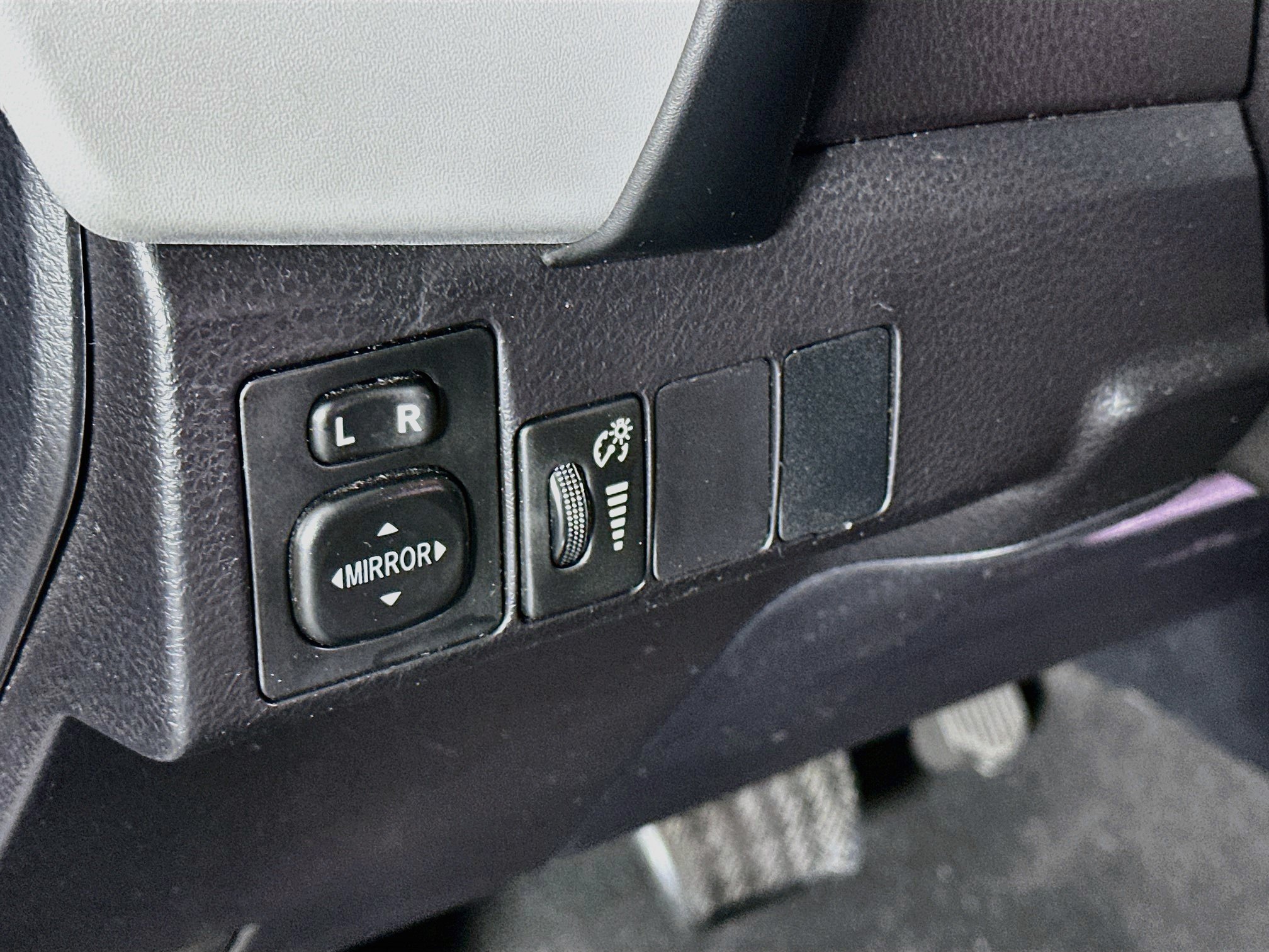 Used 2017 Toyota Corolla LE FWD image 16