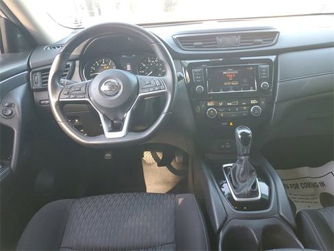 Used 2019 Nissan Rogue SV image 11
