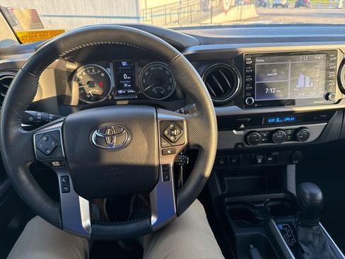 Used 2022 Toyota Tacoma SR5 w/ Technology Package image 10