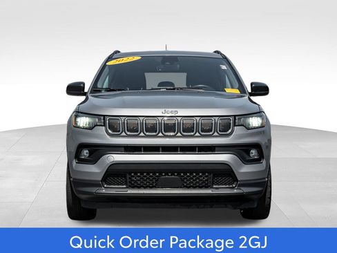 Used 2022 Jeep Compass Latitude w/ Convenience Group AWD/4WD image 2
