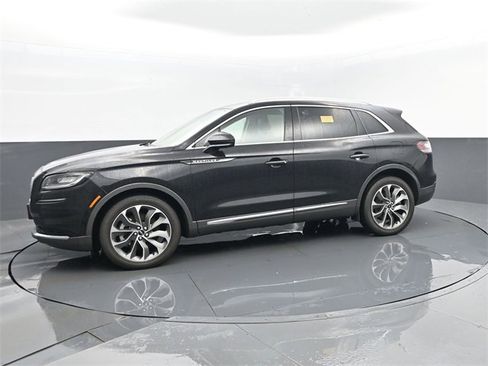 Used 2023 Lincoln Nautilus Reserve w/ Luxury Package image 5