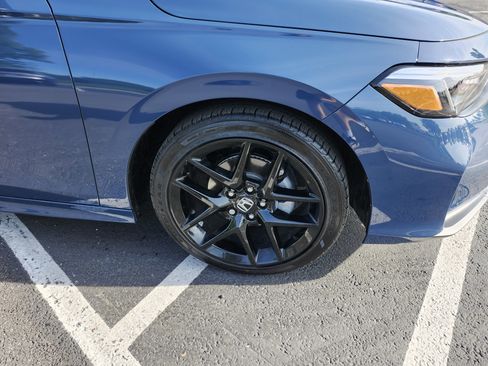 Used 2025 Honda Civic Sport image 10