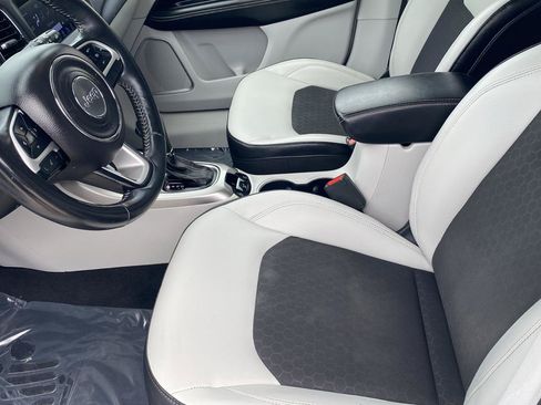 Used 2017 Jeep Compass Latitude w/ Popular Equipment Group AWD/4WD image 14