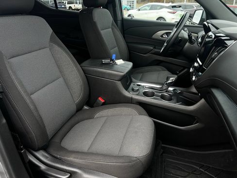 Used 2023 Chevrolet Traverse LT image 21
