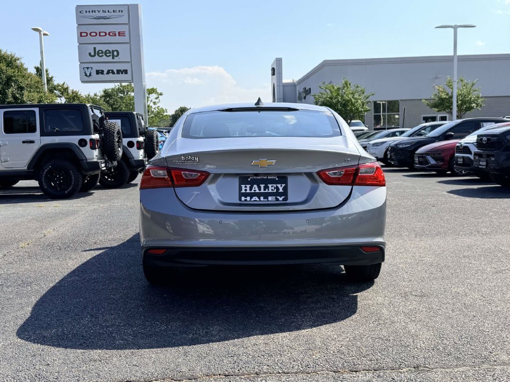Used 2025 Chevrolet Malibu LT FWD image 3