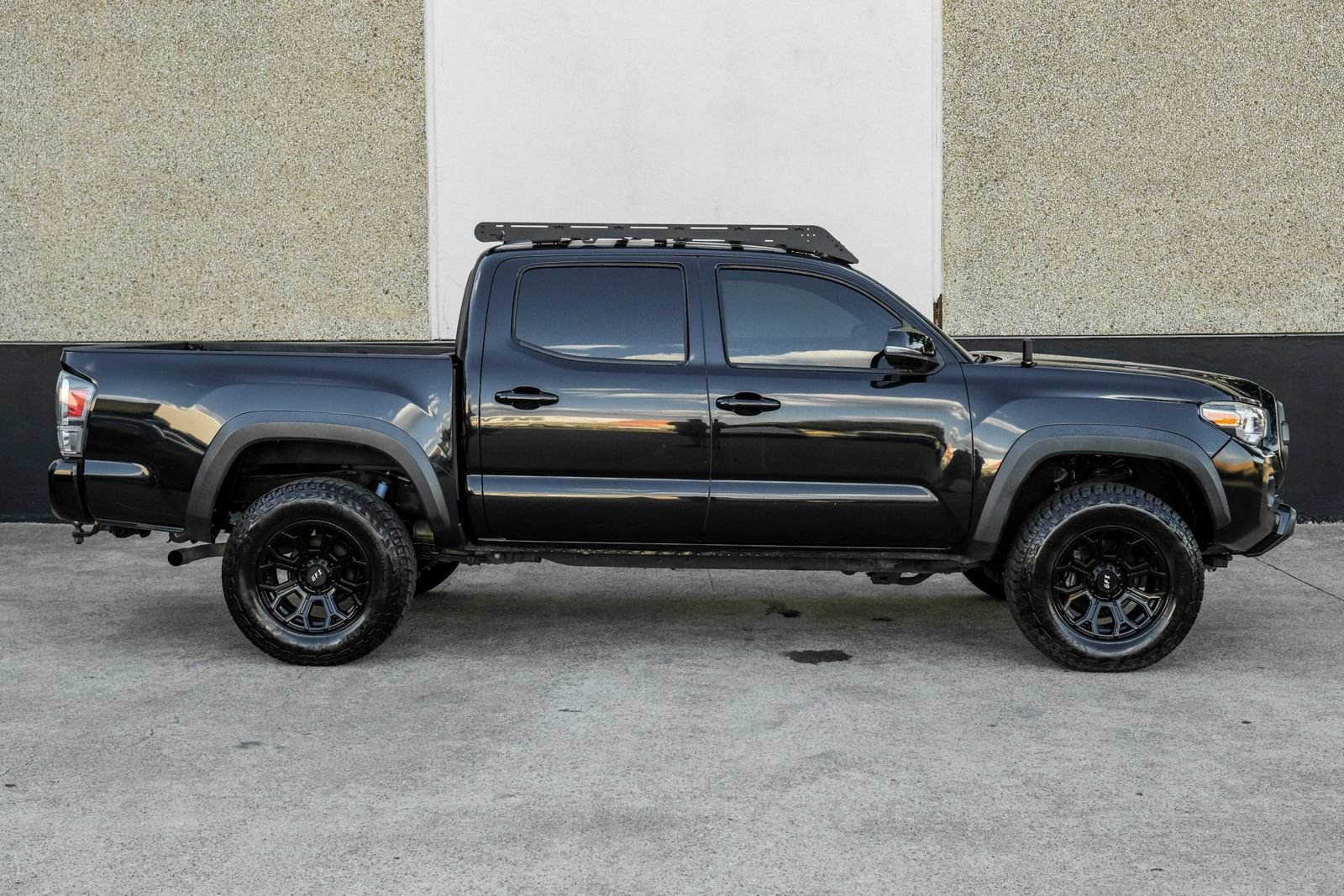 Used 2021 Toyota Tacoma TRD Off-Road w/ Technology Package AWD/4WD image 6