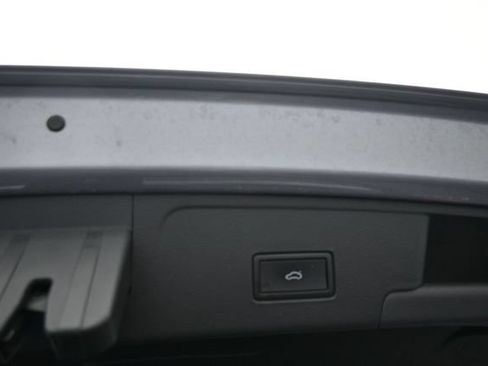Used 2024 Volkswagen Atlas Cross Sport SE FWD image 9