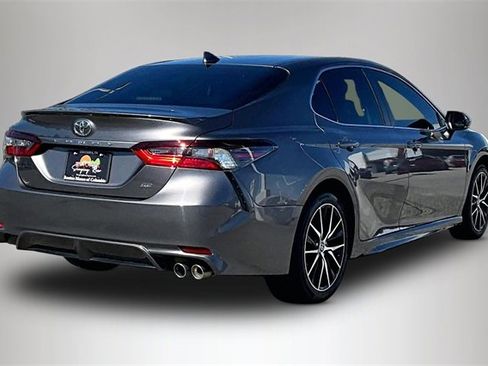 Used 2023 Toyota Camry SE image 5