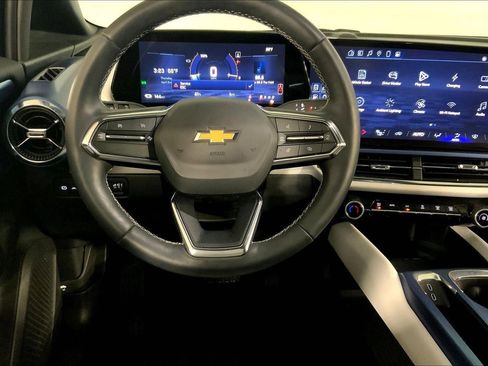 Used 2025 Chevrolet Equinox EV LT image 5