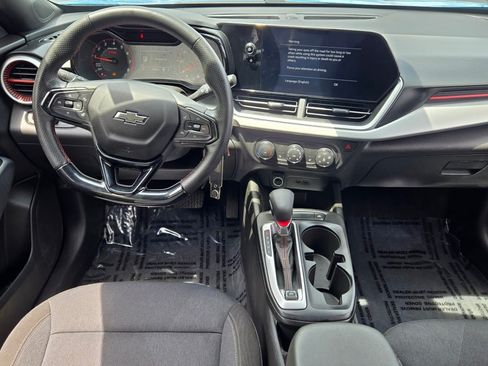 Certified 2025 Chevrolet Trax RS FWD image 16