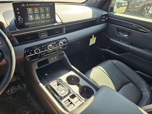 Used 2025 Honda Pilot Black Edition image 36