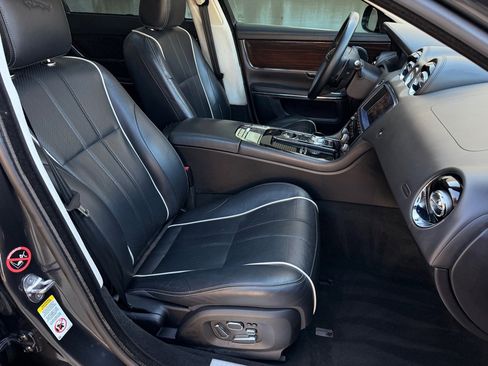 Used 2014 Jaguar XJ L Portfolio RWD image 18