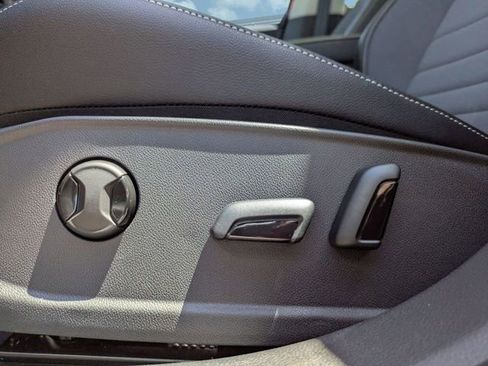 New 2026 Volkswagen Jetta SE FWD image 19