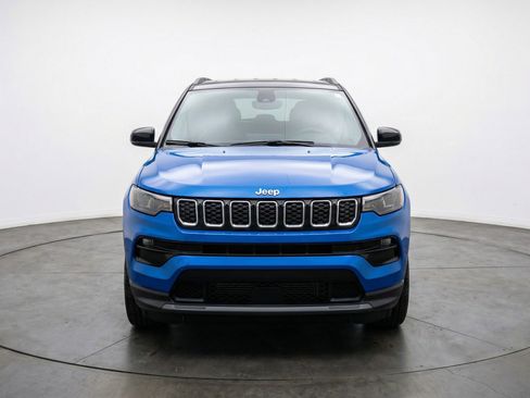 Used 2025 Jeep Compass Limited AWD/4WD image 2