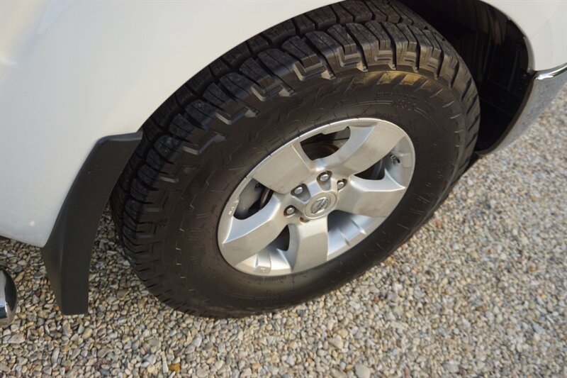 Used 2009 Nissan Frontier SE w/ SE Value Truck Pkg RWD image 46