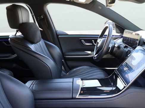 Used 2022 Mercedes-Benz S 500 4MATIC w/ AMG Line Package image 10