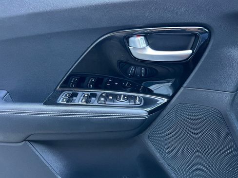 Used 2021 Kia Niro EX image 12