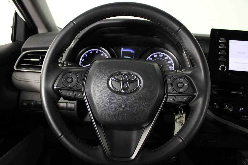 Used 2023 Toyota Camry SE FWD image 9