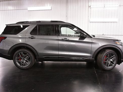 New 2026 Ford Explorer ST-Line w/ ST-Line Street Pack image 8