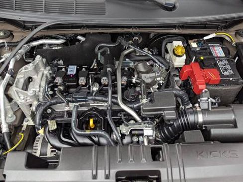 Used 2025 Nissan Kicks SV AWD/4WD image 31