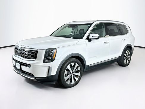 Used 2020 Kia Telluride S w/ S 8 Passenger Seating Package FWD image 3