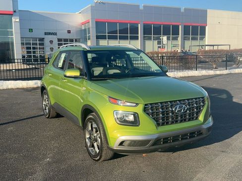 Certified 2024 Hyundai Venue SEL image 3