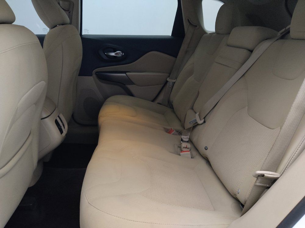 Used 2019 Jeep Cherokee Latitude w/ Popular Appearance Group FWD image 18