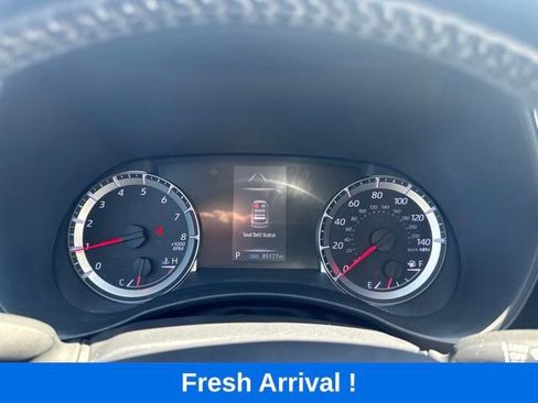 Used 2021 Toyota Highlander LE FWD image 6
