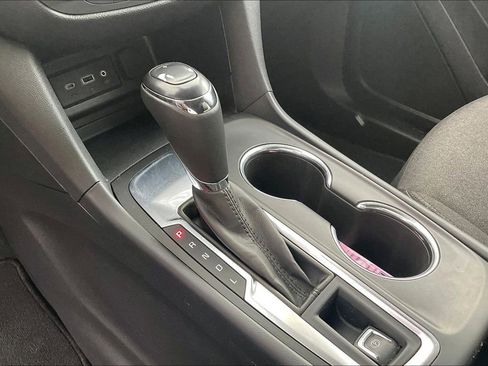 Used 2019 Chevrolet Equinox LT image 16