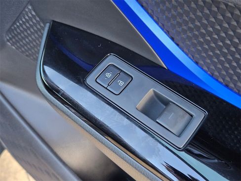 Used 2021 Toyota C-HR XLE image 28