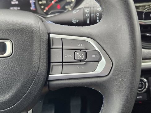 Certified 2022 Jeep Compass Latitude w/ Sun and Sound Group AWD/4WD image 39