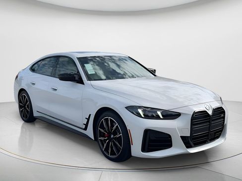 New 2026 BMW M440i w/ Premium Package RWD image 2
