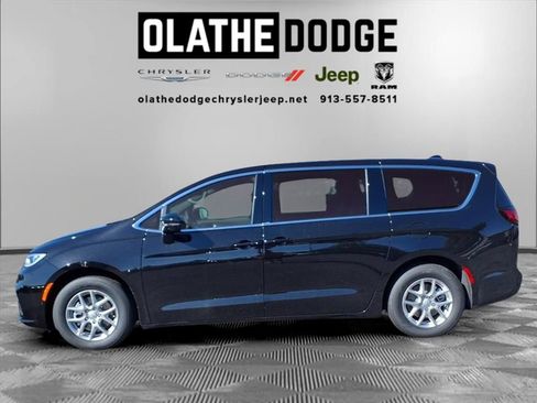 New 2026 Chrysler Pacifica Select image 17