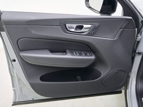 Certified 2025 Volvo XC60 B5 Plus AWD/4WD image 10
